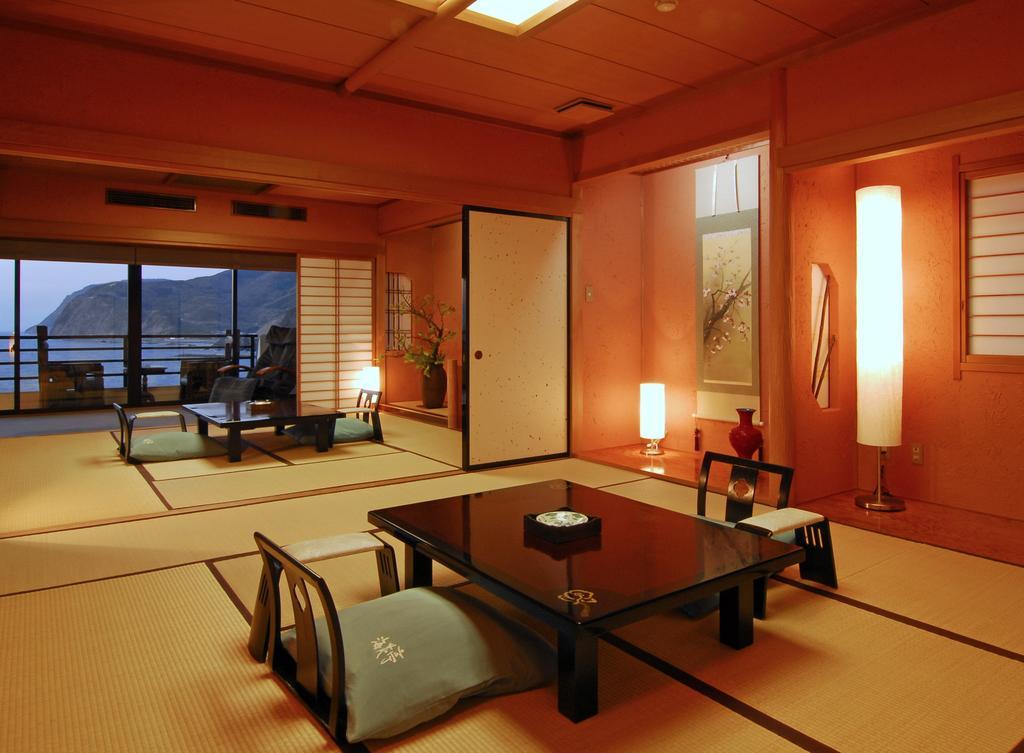 Shin Kaikatei Izumi Hotel Ukuszu Kültér fotó