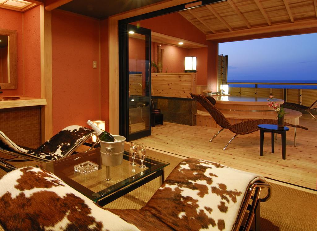 Shin Kaikatei Izumi Hotel Ukuszu Kültér fotó