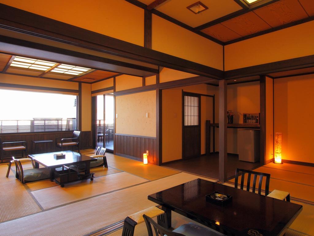 Shin Kaikatei Izumi Hotel Ukuszu Kültér fotó