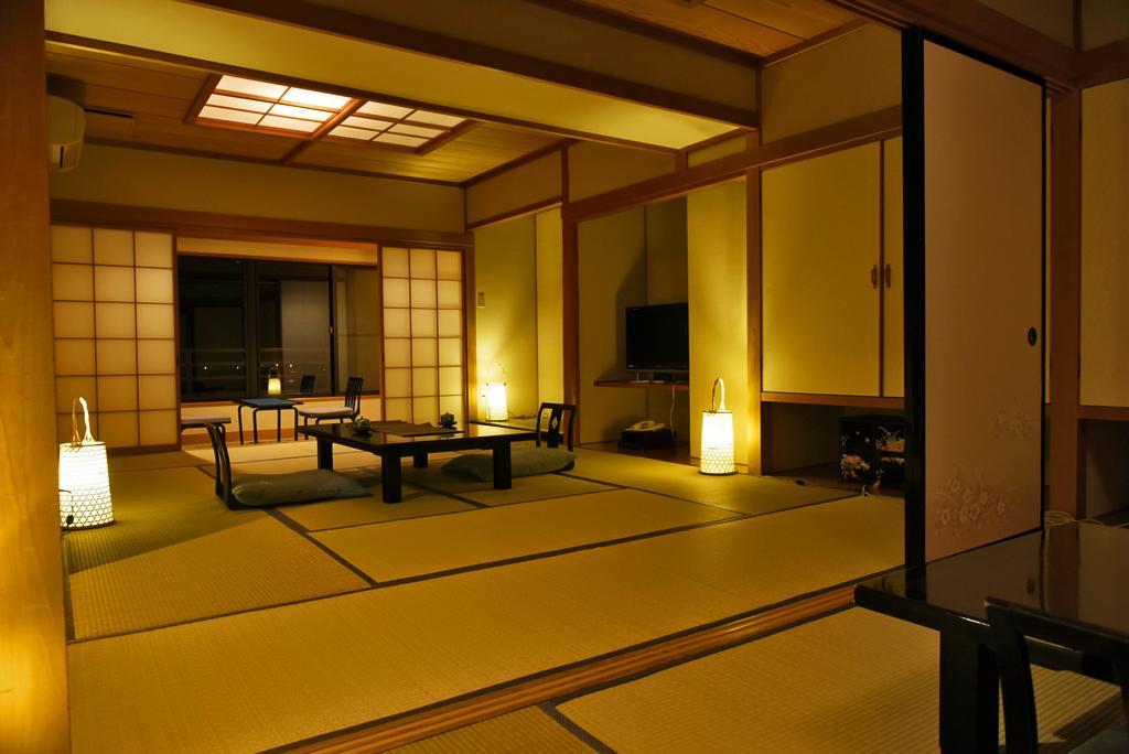 Shin Kaikatei Izumi Hotel Ukuszu Kültér fotó