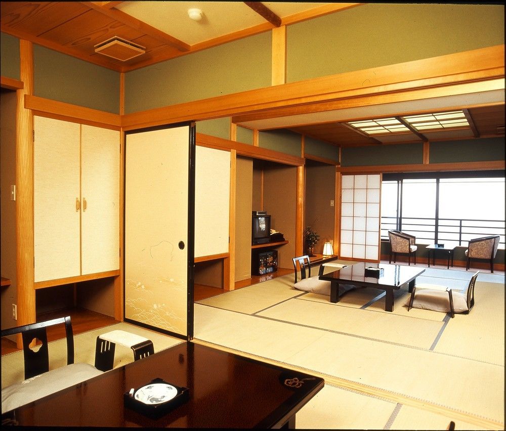 Shin Kaikatei Izumi Hotel Ukuszu Kültér fotó